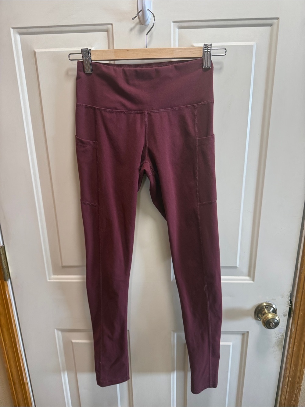 HOFI Sports High-Rise Burgundy Leggings with Phone Pockets size XS